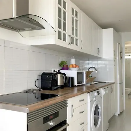 Fabulous Upper Floor Sea View Apartment *